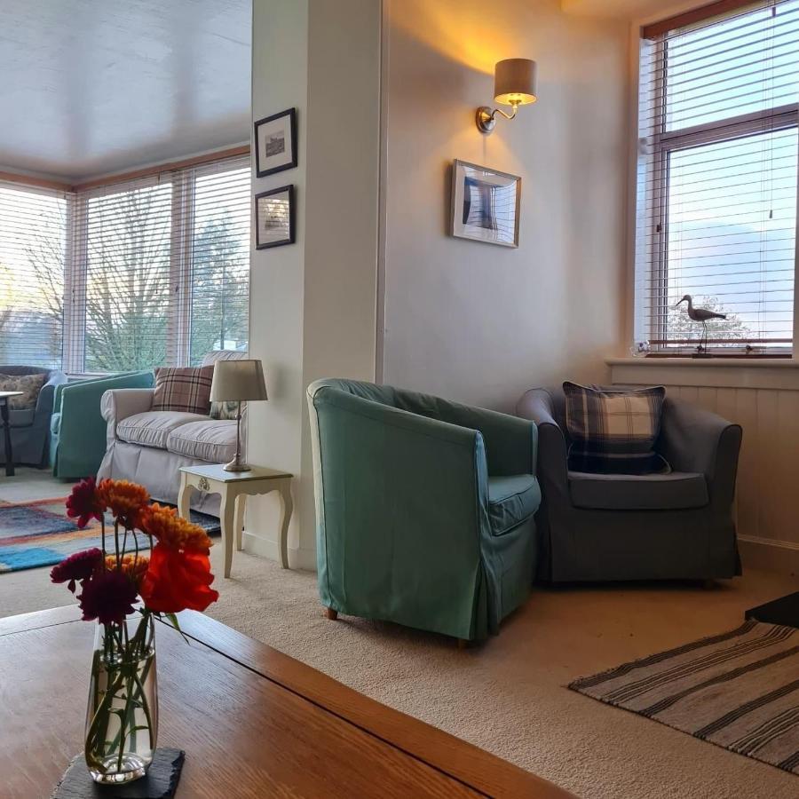 ホテル Atholl House Skye ダンヴェガン エクステリア 写真