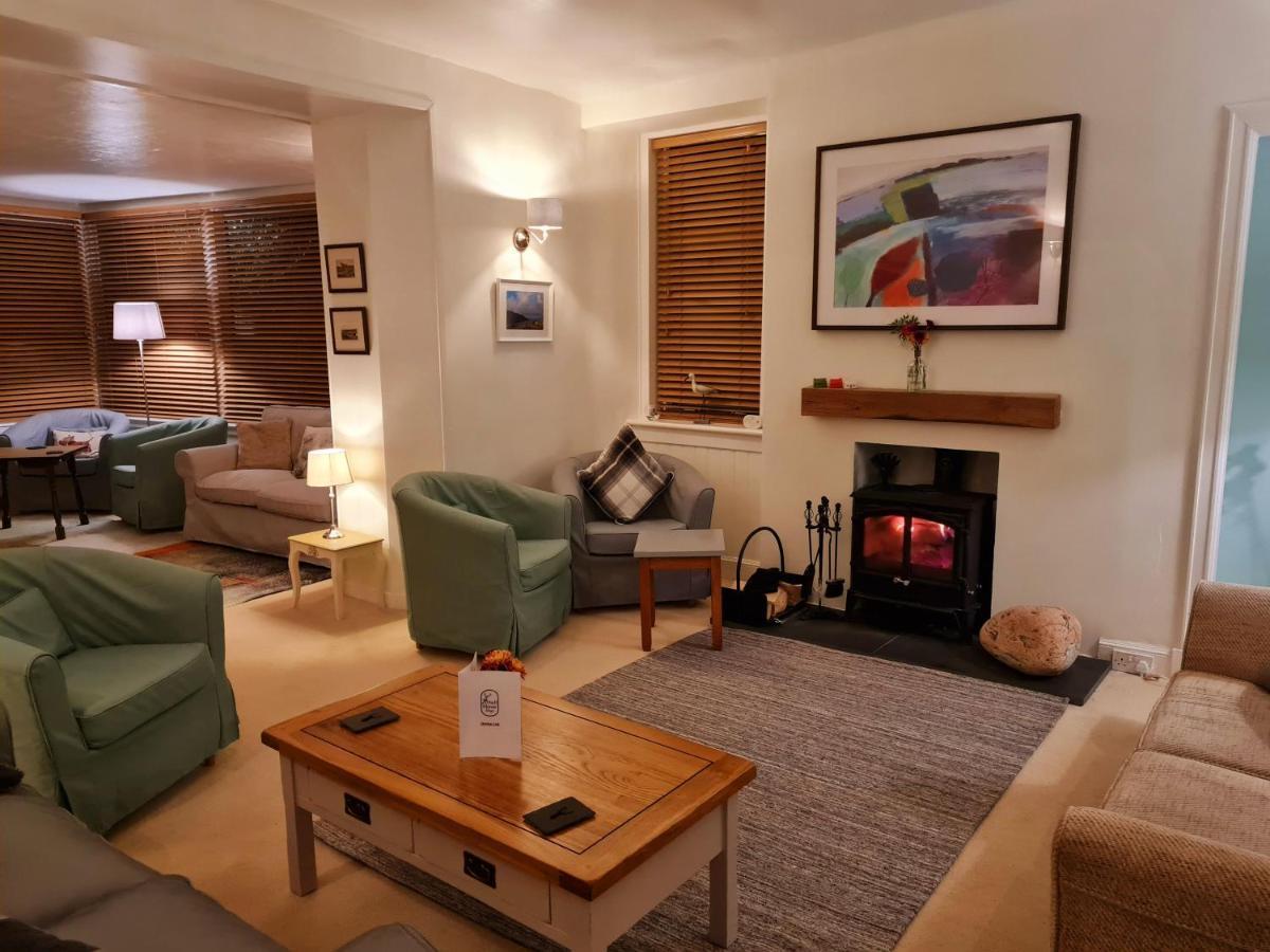 ホテル Atholl House Skye ダンヴェガン エクステリア 写真