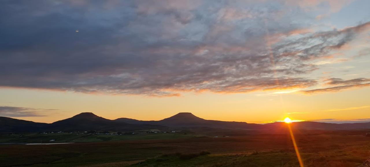 ホテル Atholl House Skye ダンヴェガン エクステリア 写真