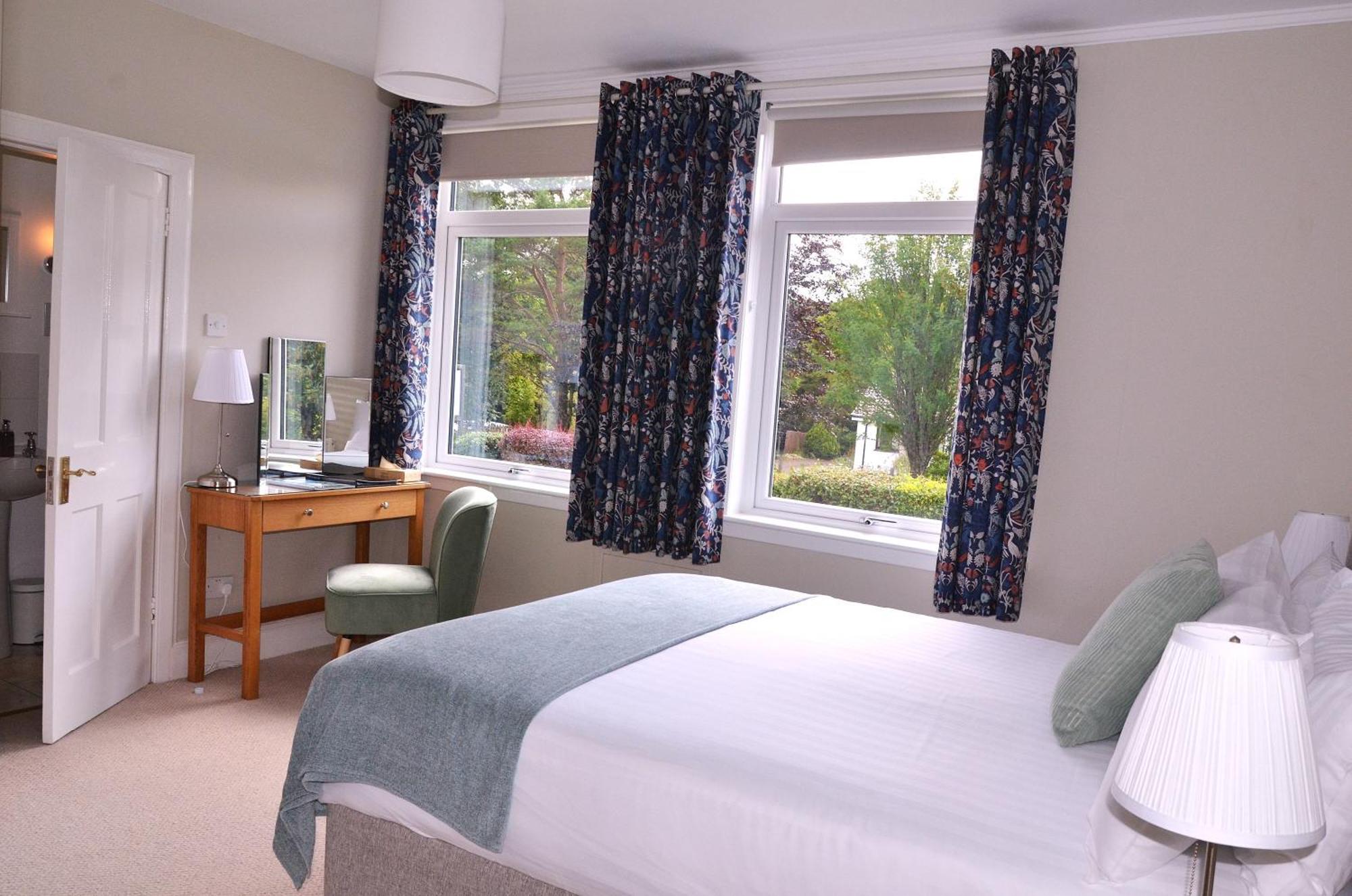 ホテル Atholl House Skye ダンヴェガン エクステリア 写真