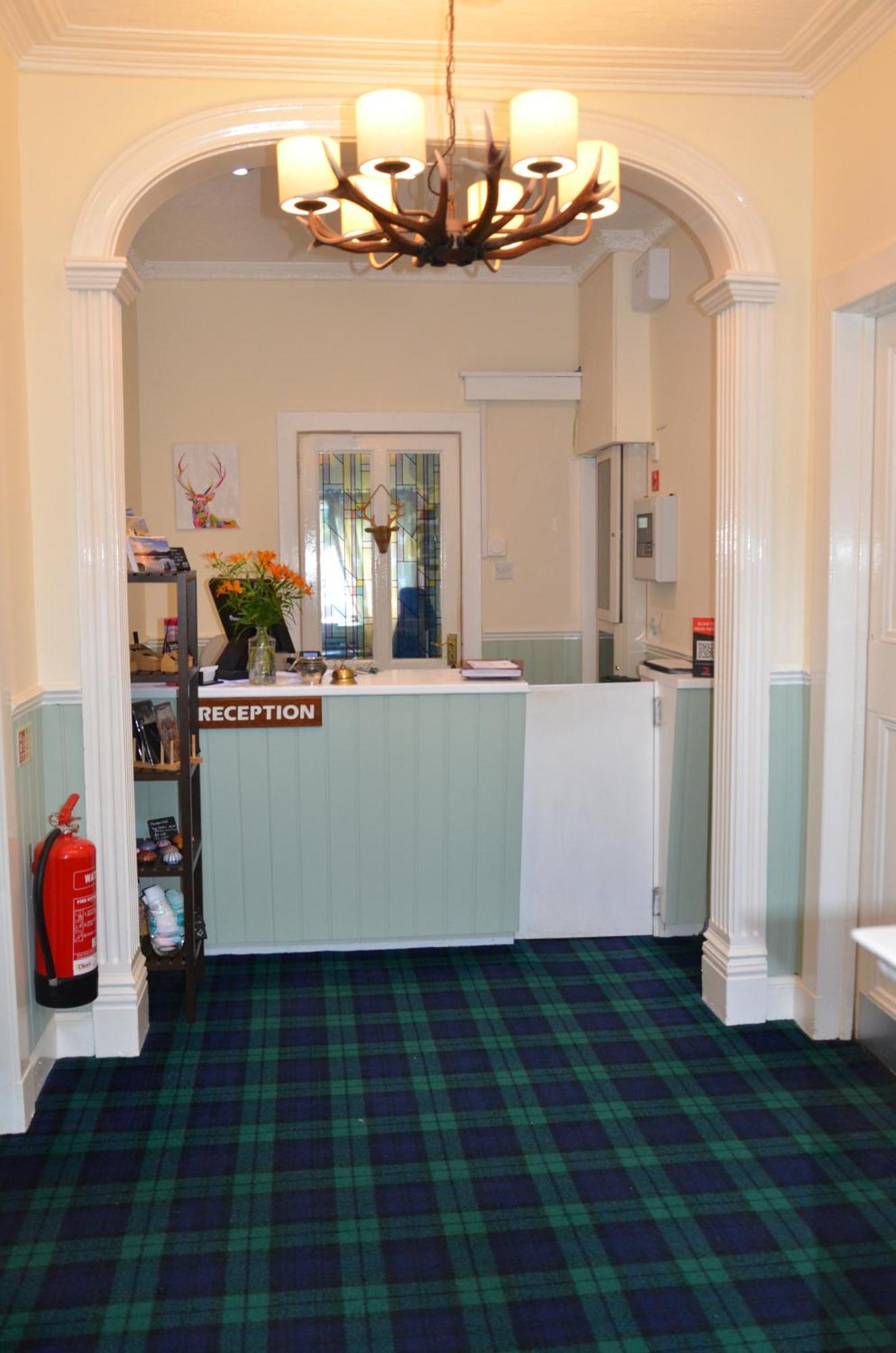 ホテル Atholl House Skye ダンヴェガン エクステリア 写真