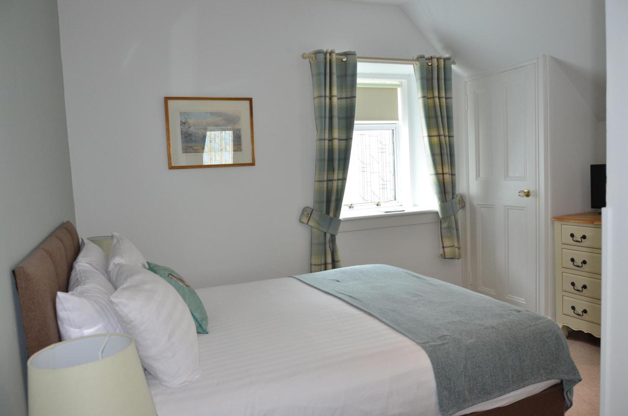 ホテル Atholl House Skye ダンヴェガン エクステリア 写真